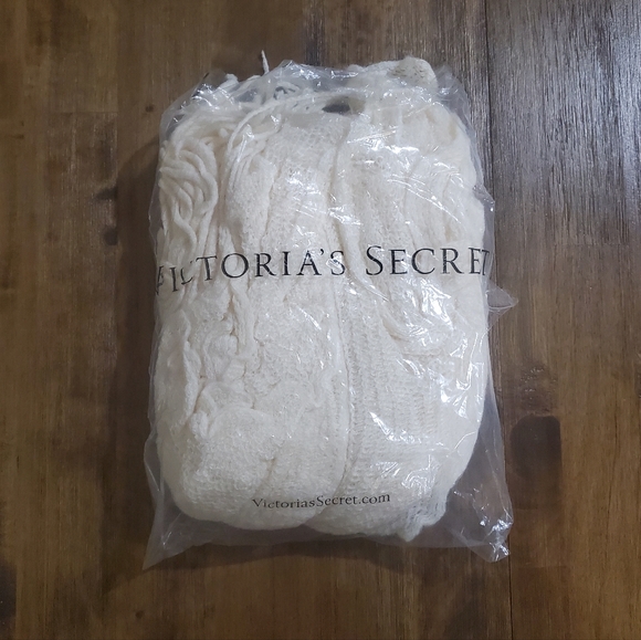 New Women's Pretty Victoria's Secret Soft Ruffle & Fringe Scarf - Ivory Cream - Picture 6 of 6